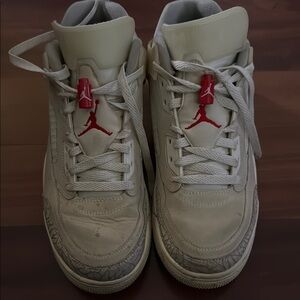 Jordan Sneakers in Cream and Red